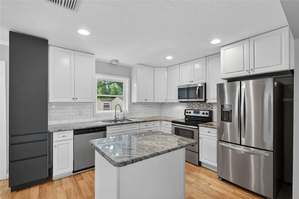 27638 Lisa Drive Tavares FL 32778