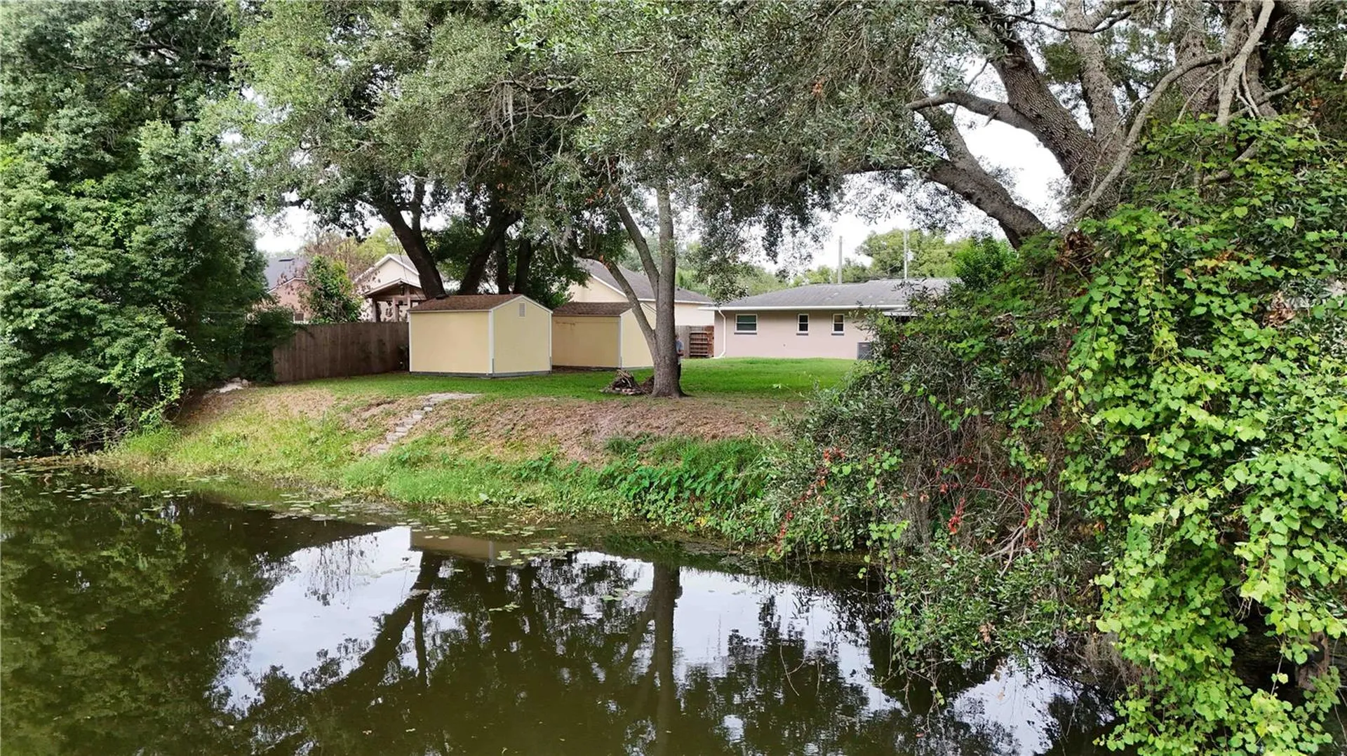 27638 Lisa Drive Tavares FL 32778