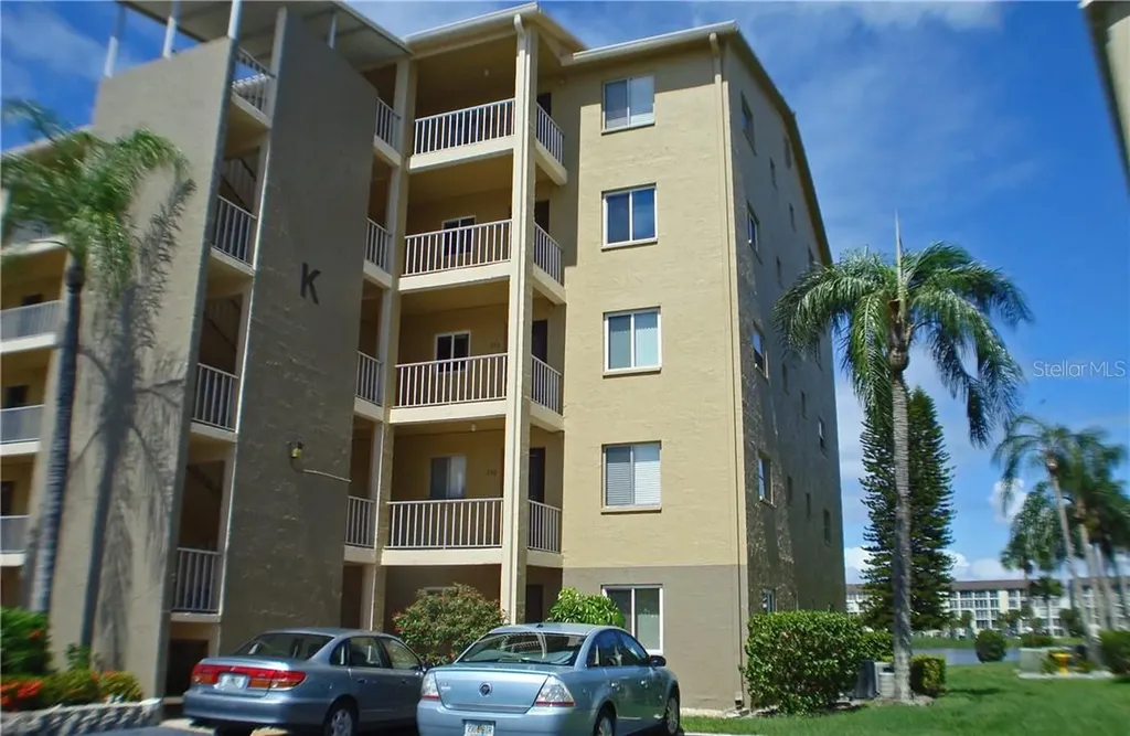3668 Lake Bayshore Drive Bradenton FL 34205