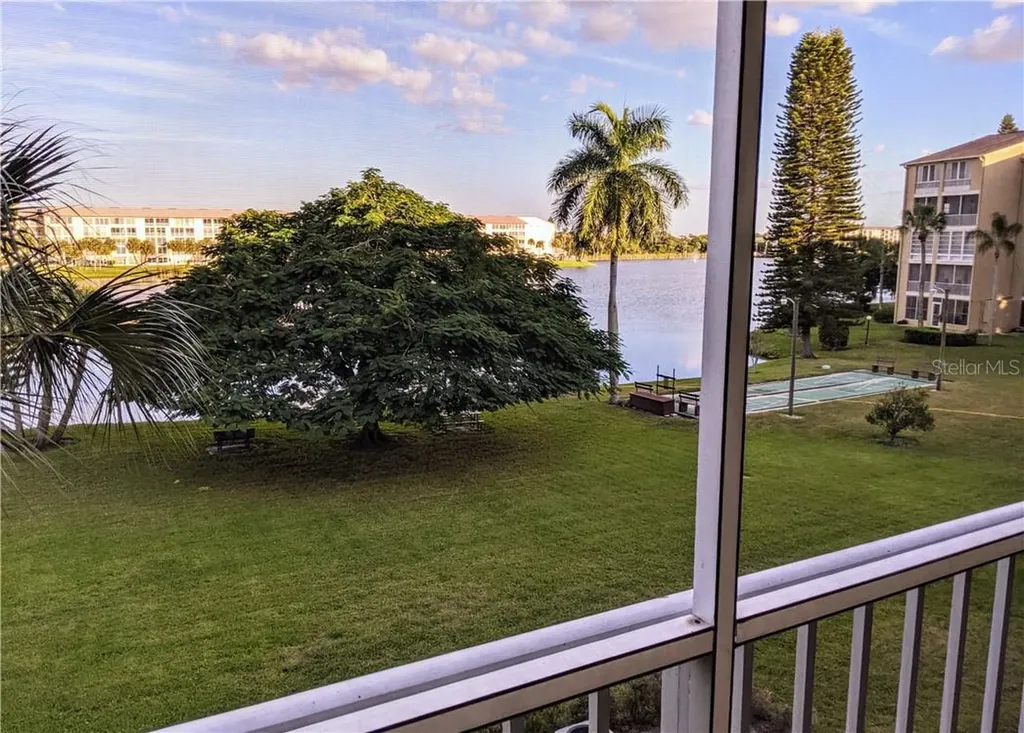 3668 Lake Bayshore Drive Bradenton FL 34205