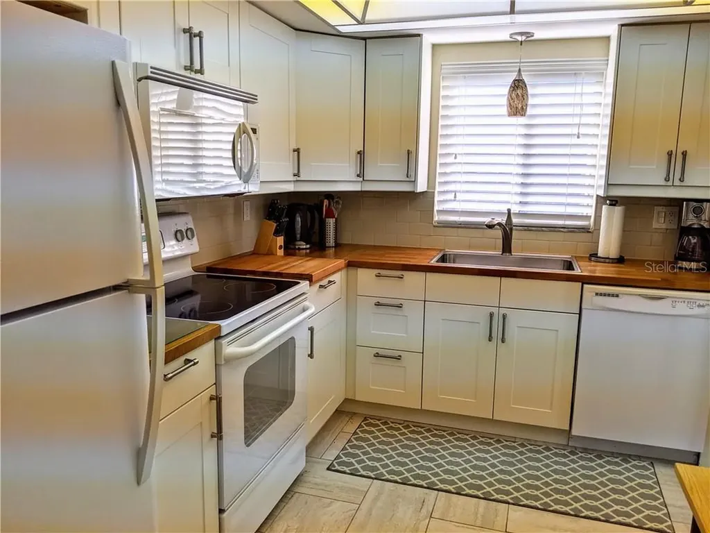 3668 Lake Bayshore Drive Bradenton FL 34205