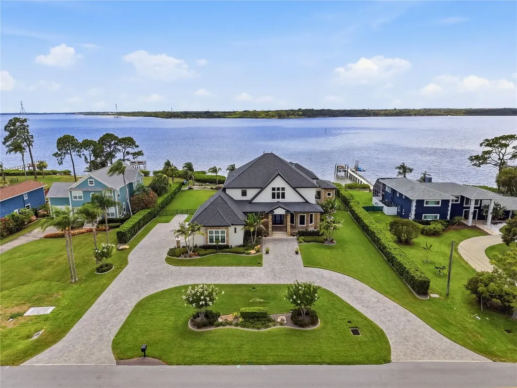 732 Shore Drive E Oldsmar FL 34677