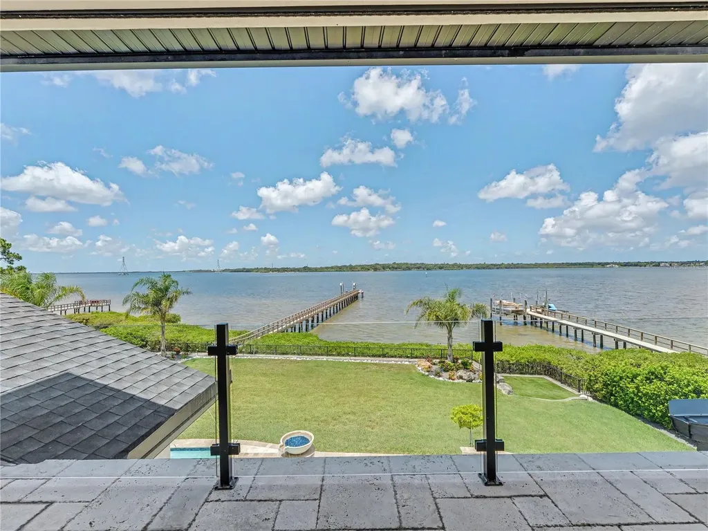 732 Shore Drive E Oldsmar FL 34677