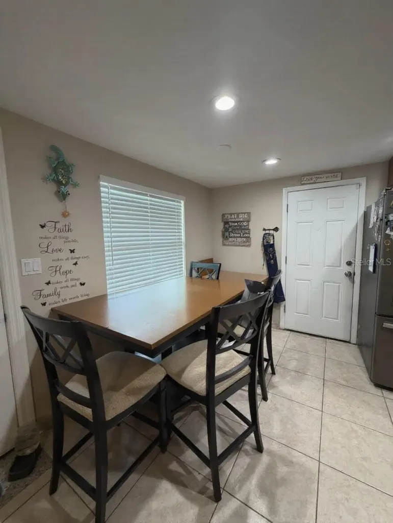 6610 W Chelsea Street Tampa FL 33634