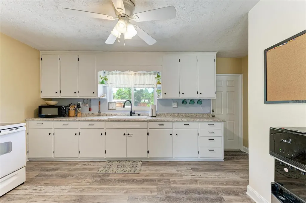 5510 21st Street Court W Bradenton FL 34207