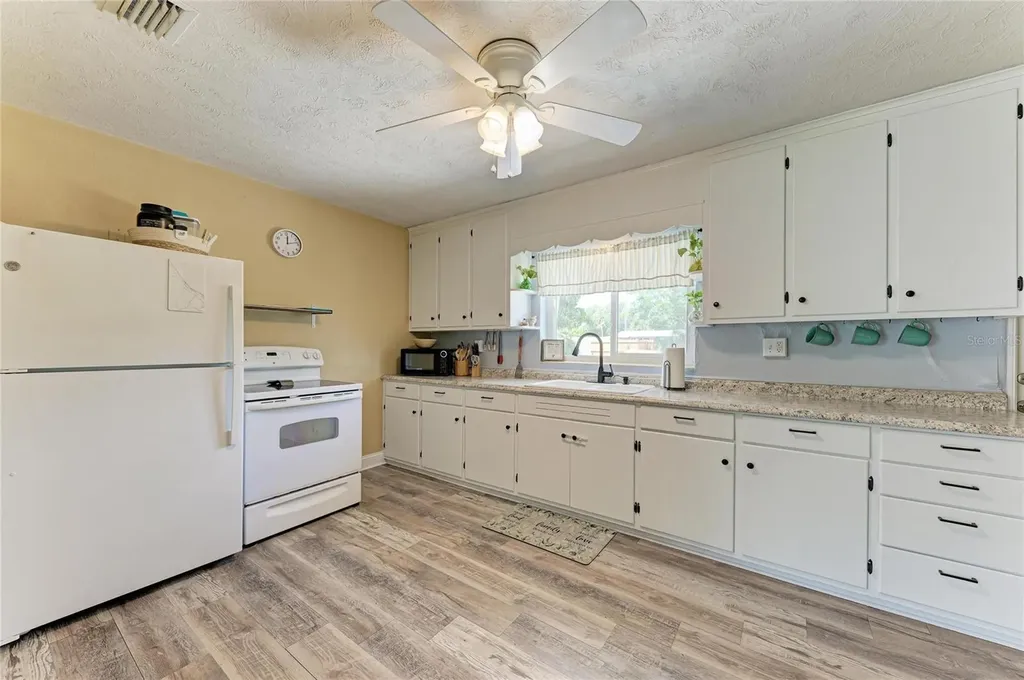 5510 21st Street Court W Bradenton FL 34207