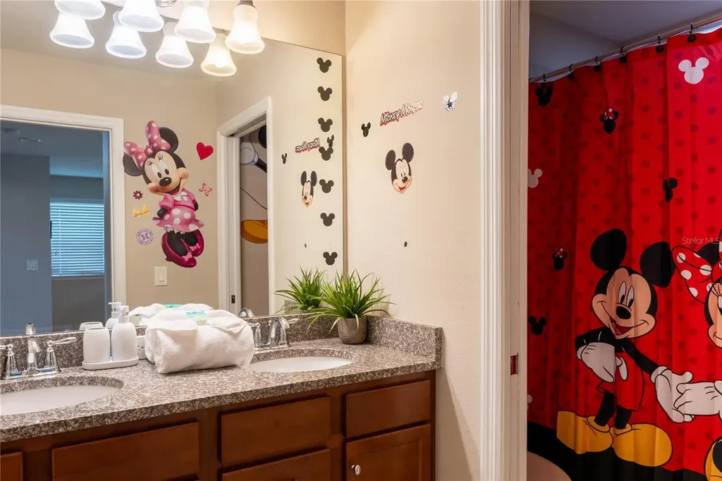 8894 Geneve Court Kissimmee FL 34747