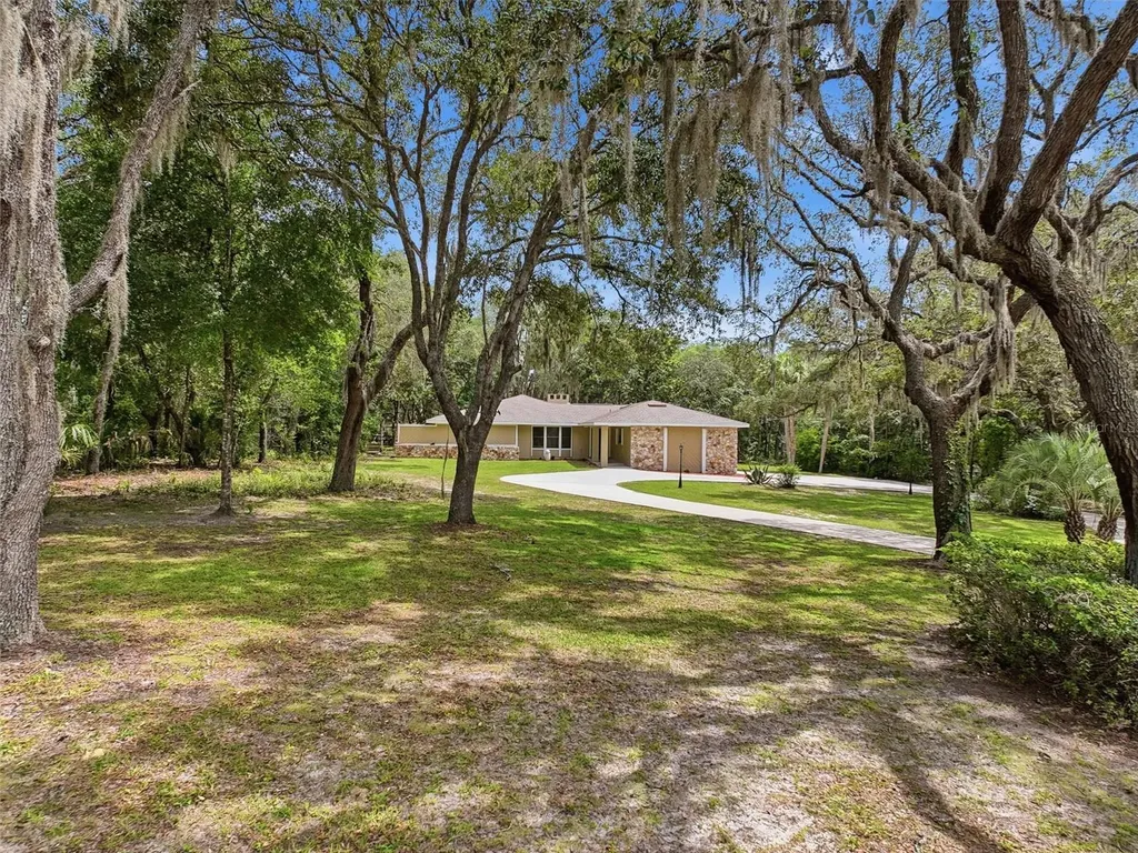 162 W Massachusetts Street Hernando FL 34442