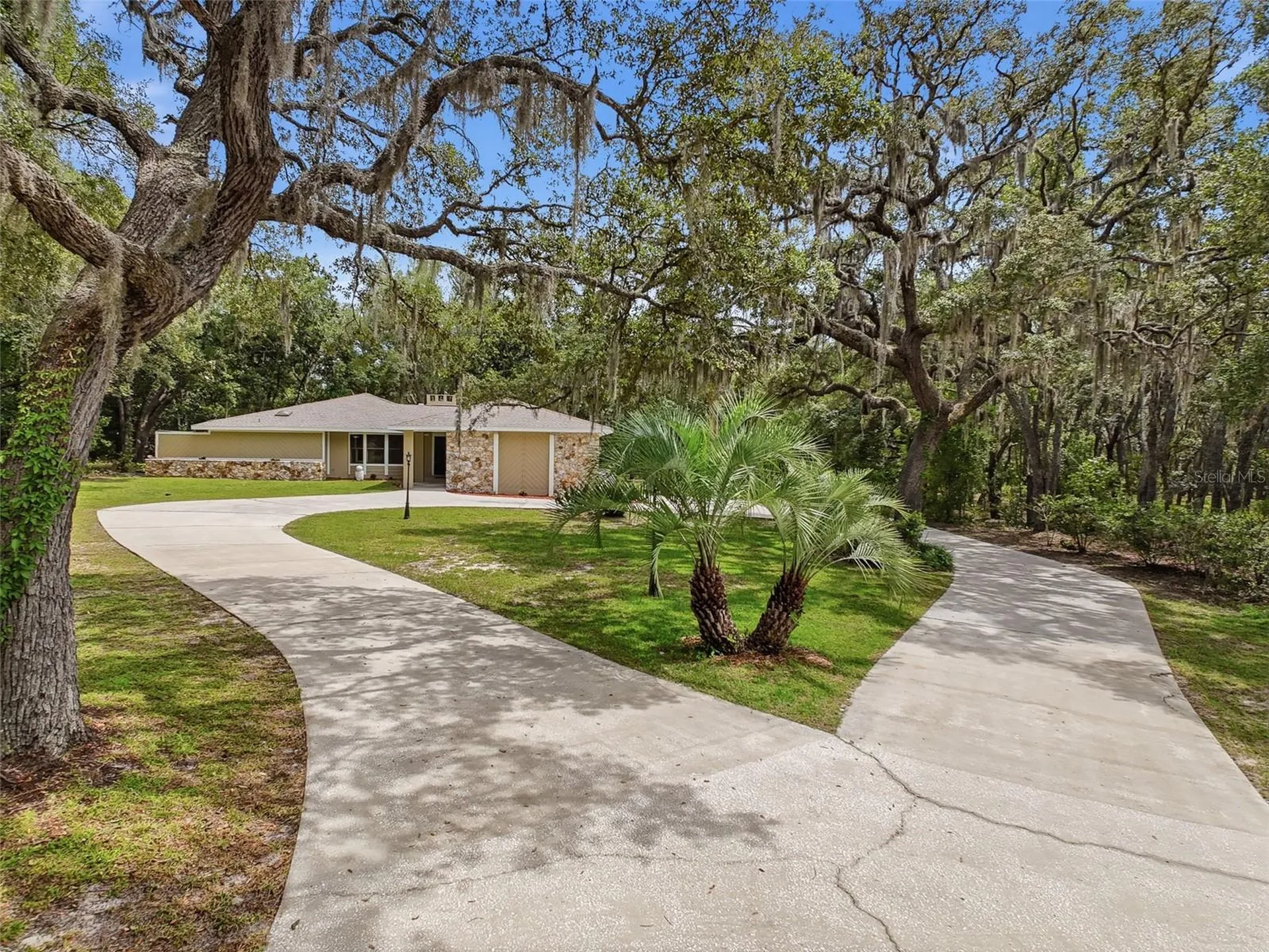 162 W Massachusetts Street Hernando FL 34442