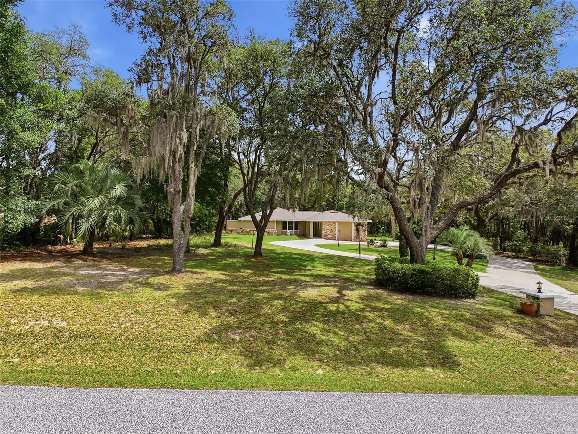 162 W Massachusetts Street Hernando FL 34442