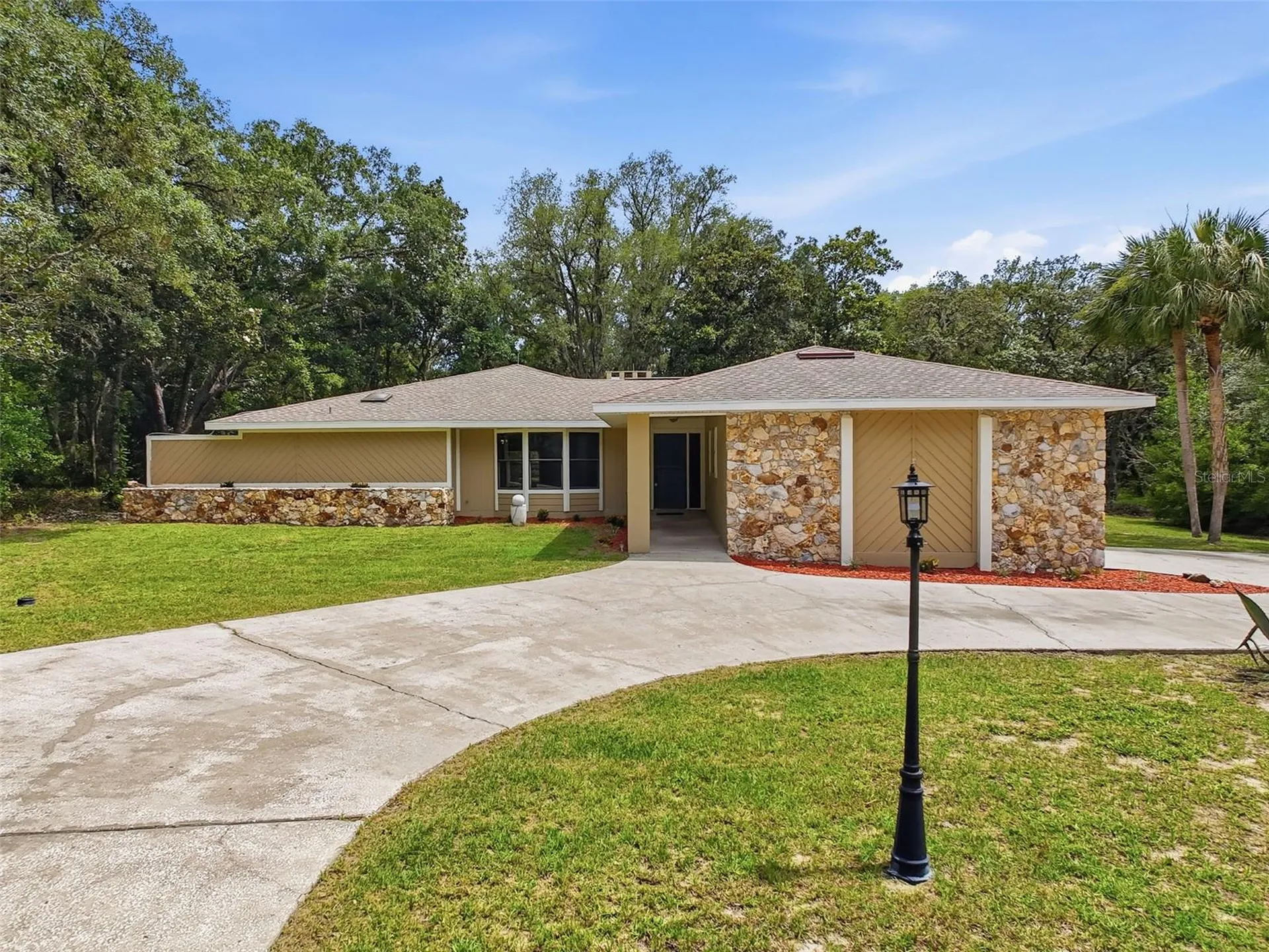 162 W Massachusetts Street Hernando FL 34442