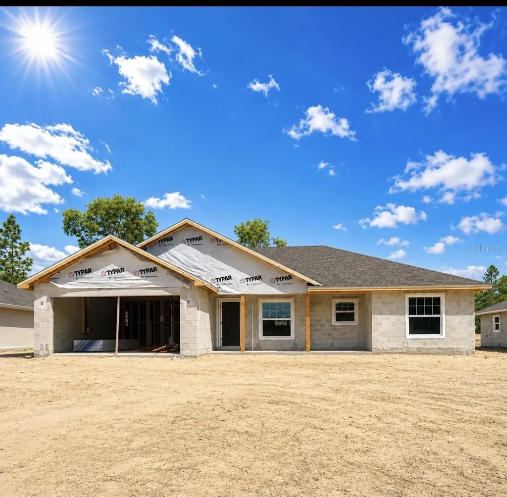 699 W Hallam Dunnellon FL 34434