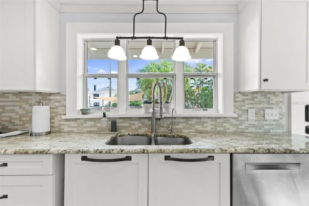 215 9th Avenue NE St Petersburg FL 33701