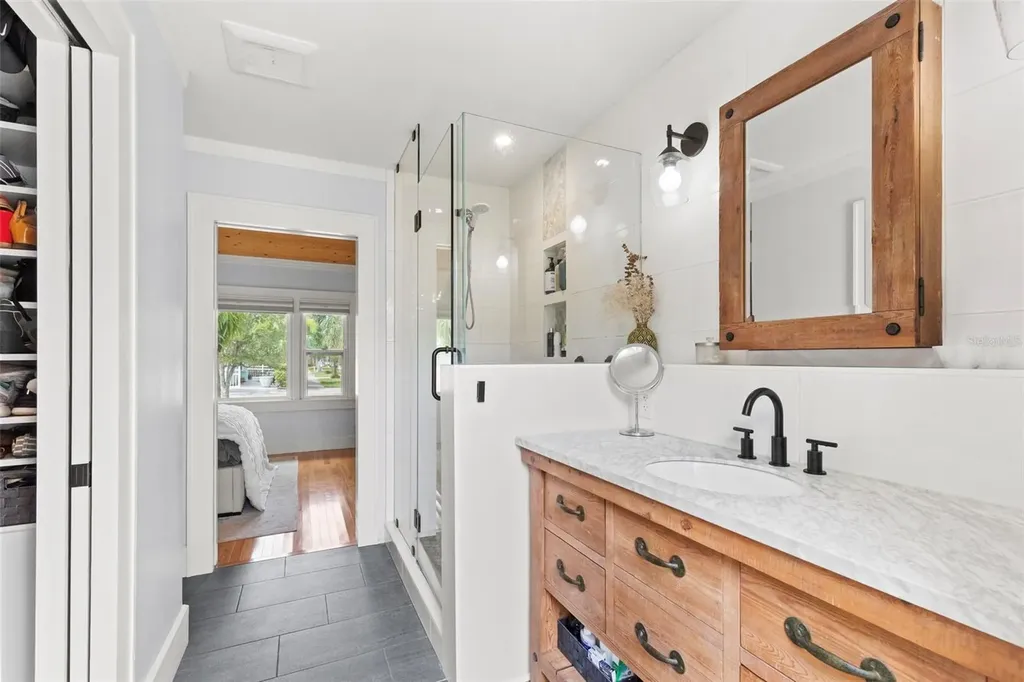 215 9th Avenue NE St Petersburg FL 33701