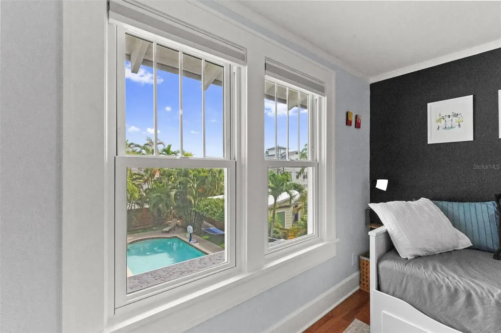 215 9th Avenue NE St Petersburg FL 33701