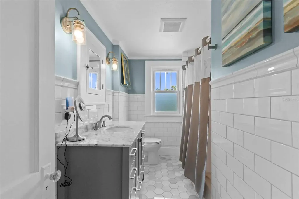 215 9th Avenue NE St Petersburg FL 33701