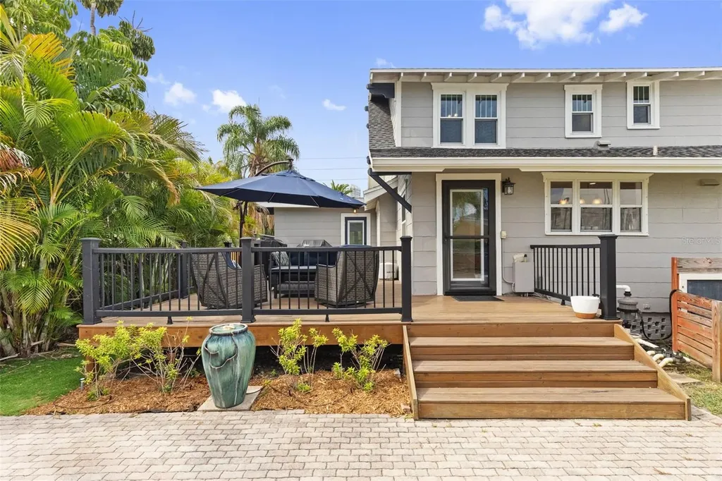 215 9th Avenue NE St Petersburg FL 33701