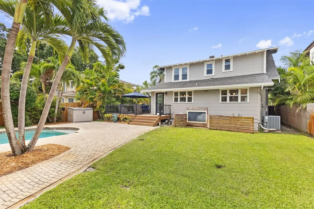 215 9th Avenue NE St Petersburg FL 33701
