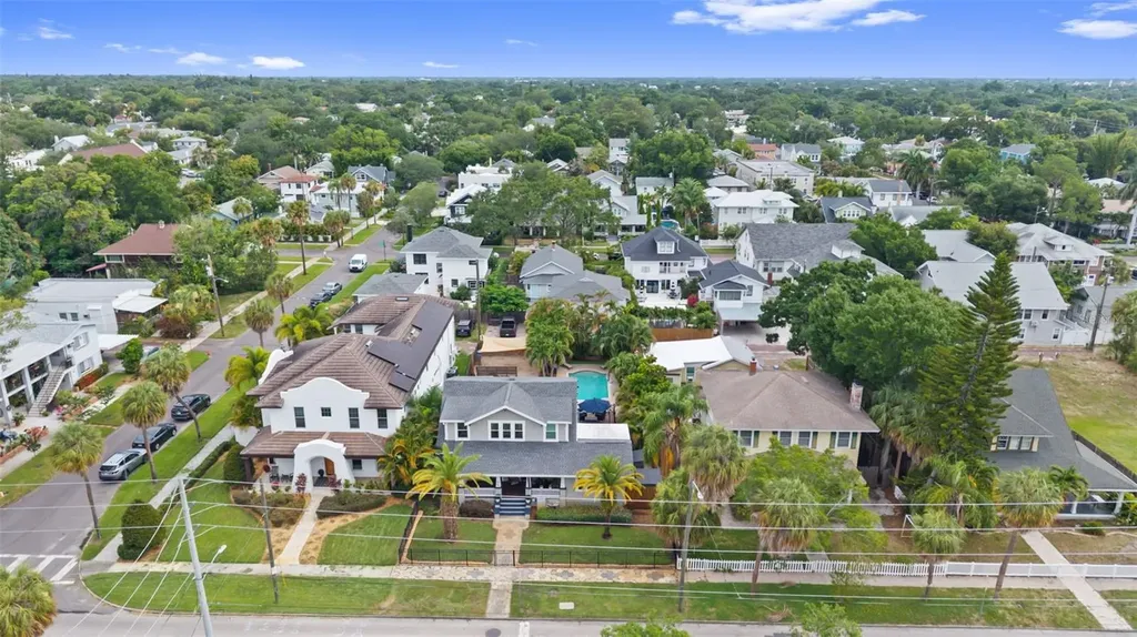 215 9th Avenue NE St Petersburg FL 33701