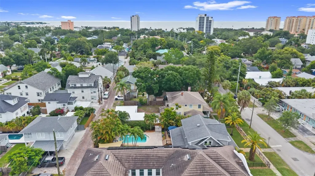 215 9th Avenue NE St Petersburg FL 33701