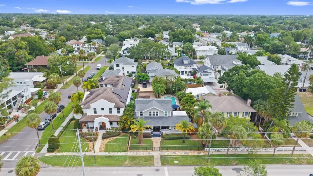 215 9th Avenue NE St Petersburg FL 33701