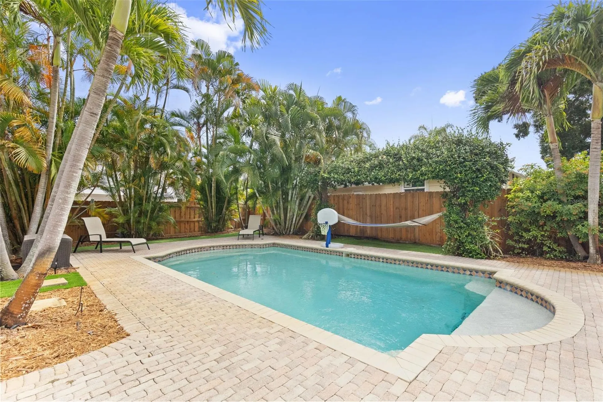 215 9th Avenue NE St Petersburg FL 33701