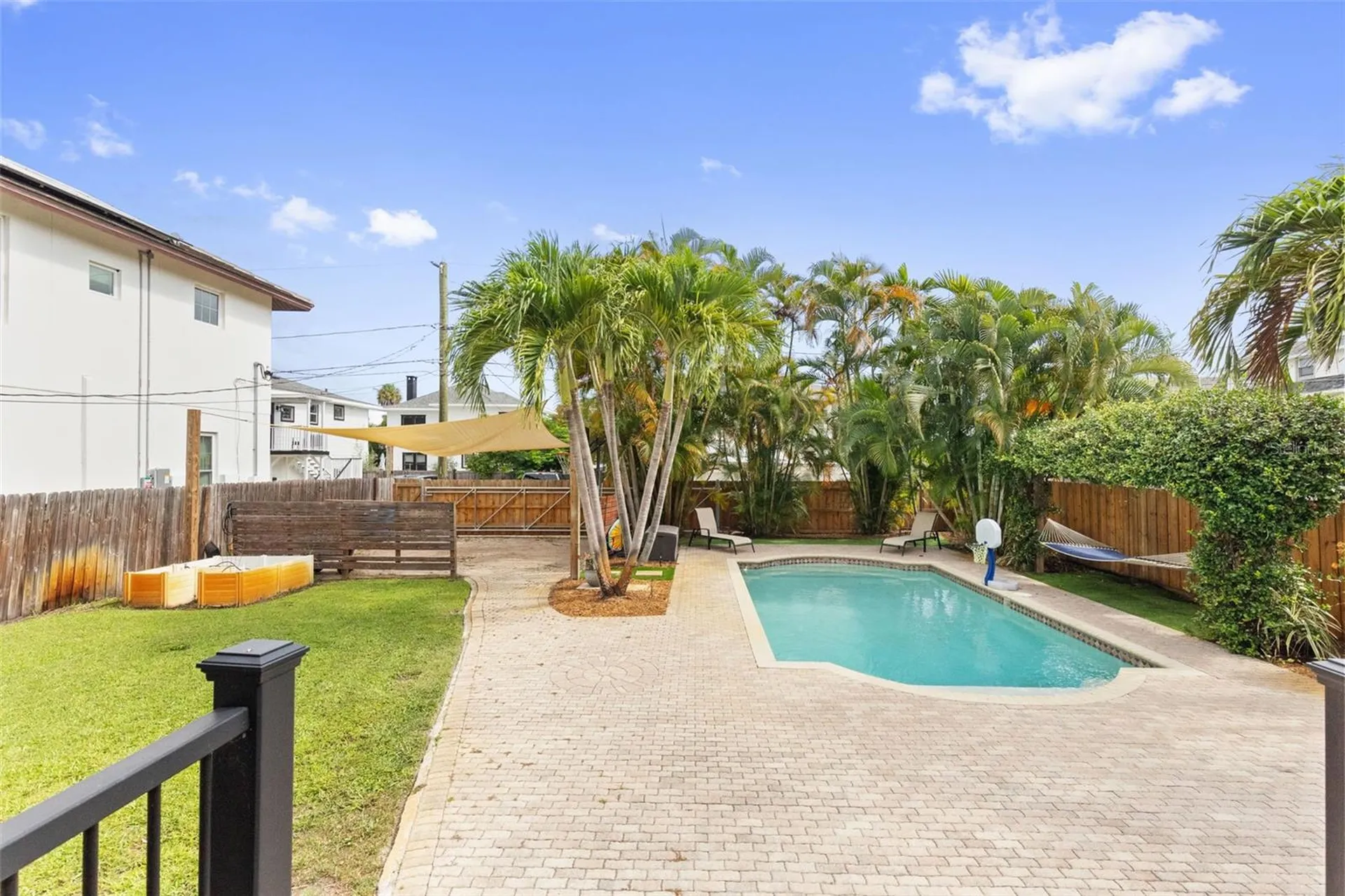 215 9th Avenue NE St Petersburg FL 33701