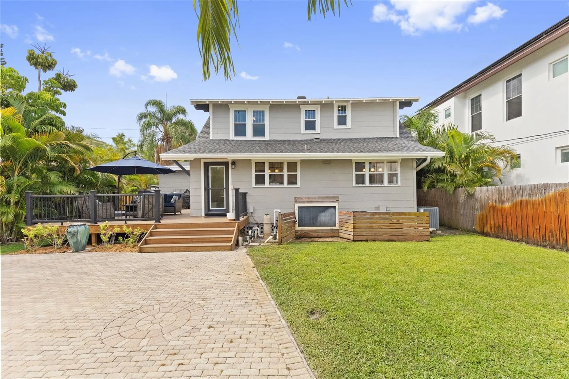 215 9th Avenue NE St Petersburg FL 33701