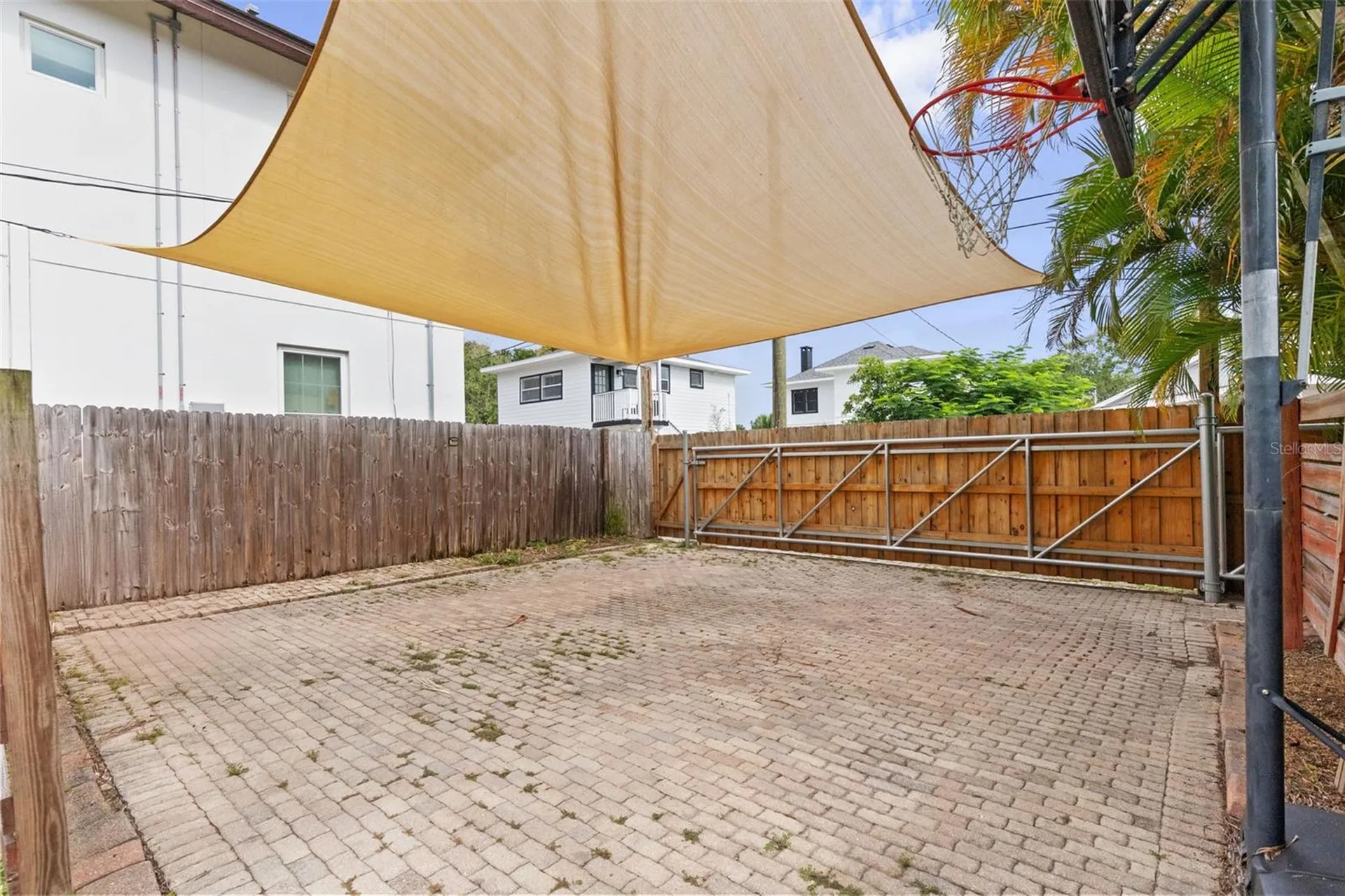 215 9th Avenue NE St Petersburg FL 33701