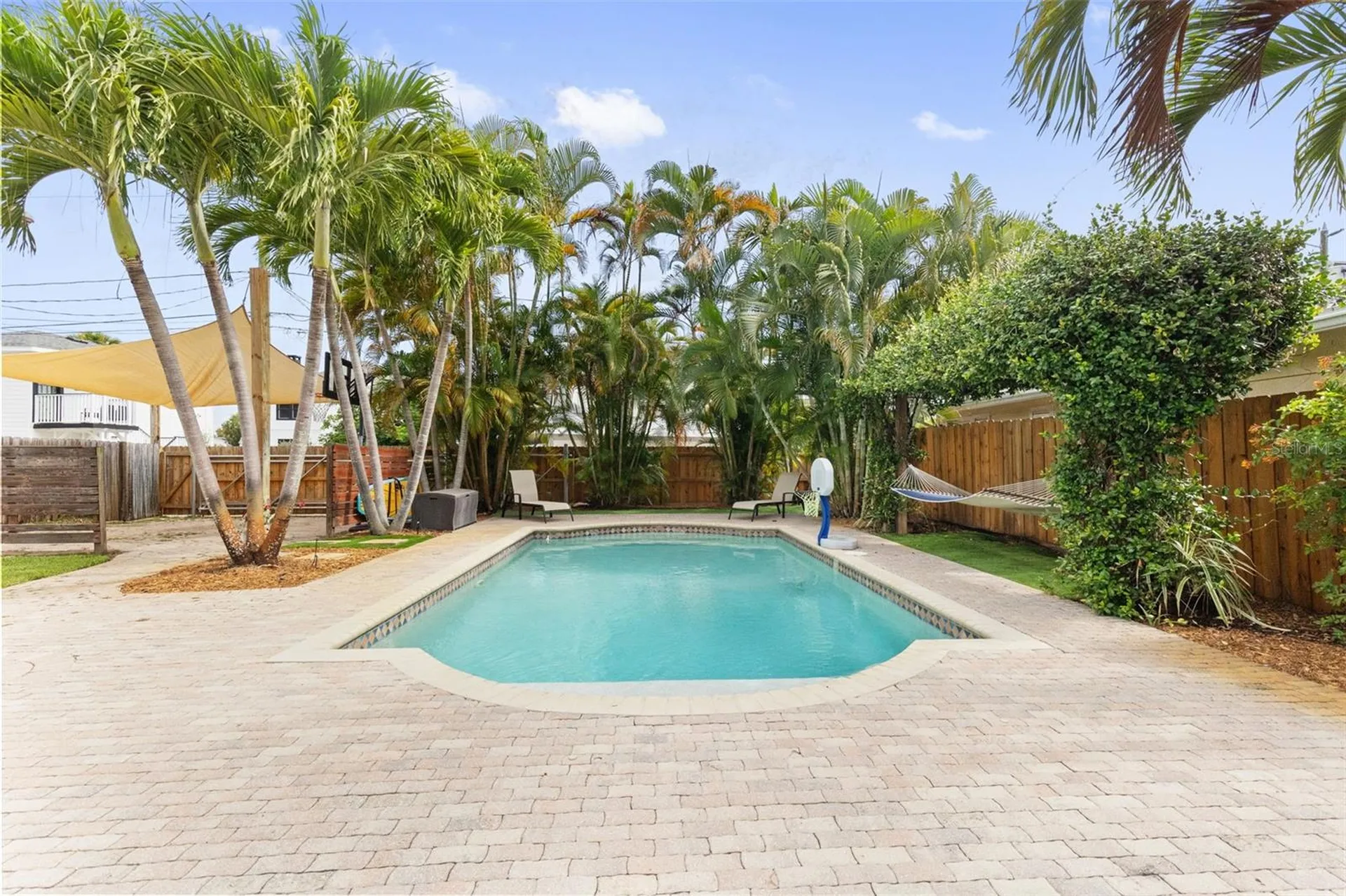 215 9th Avenue NE St Petersburg FL 33701