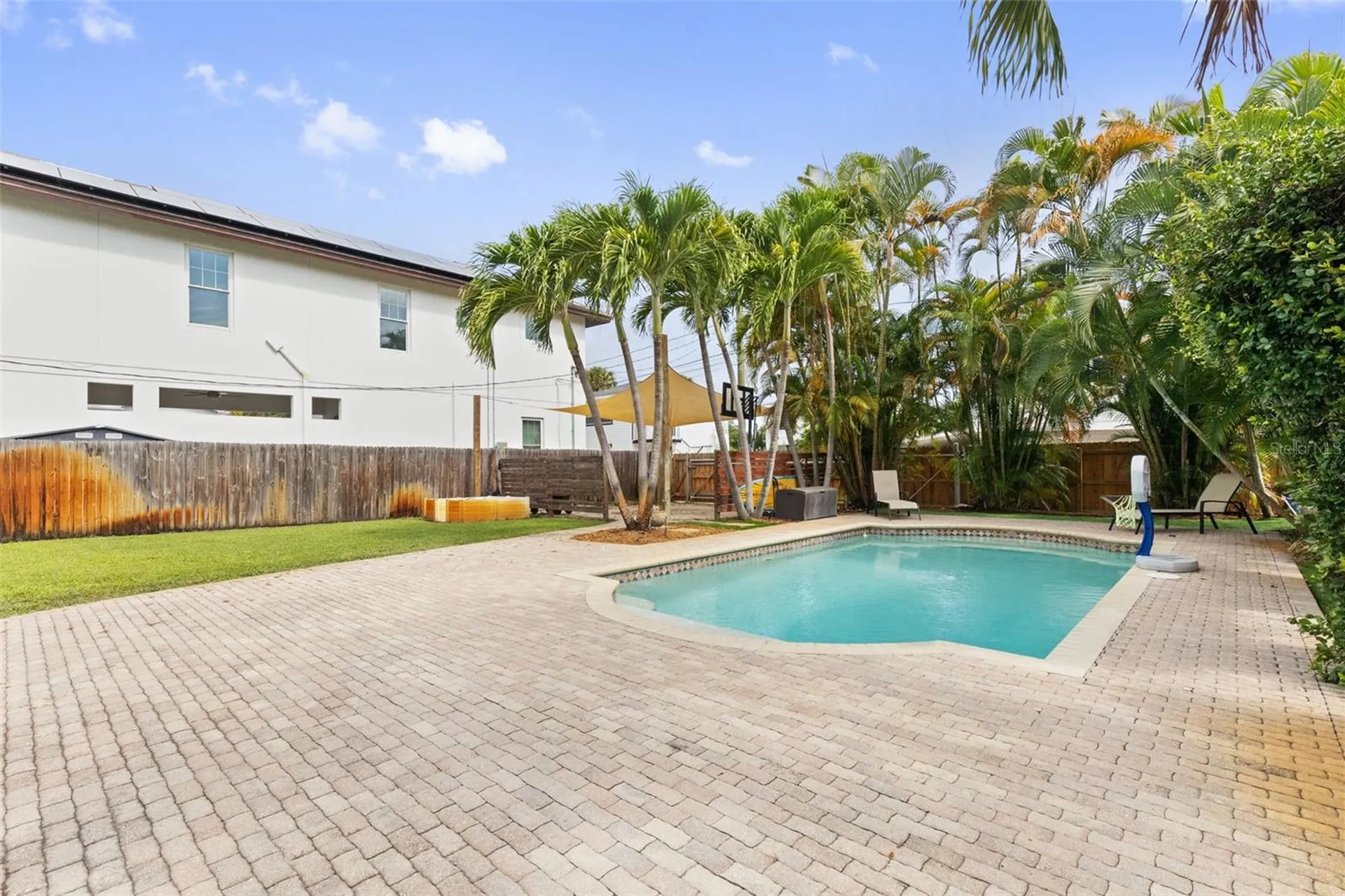 215 9th Avenue NE St Petersburg FL 33701