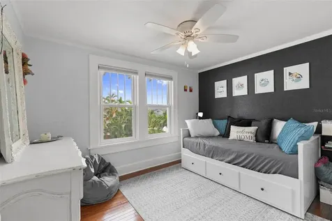 215 9th Avenue NE St Petersburg FL 33701