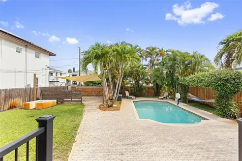 215 9th Avenue NE St Petersburg FL 33701