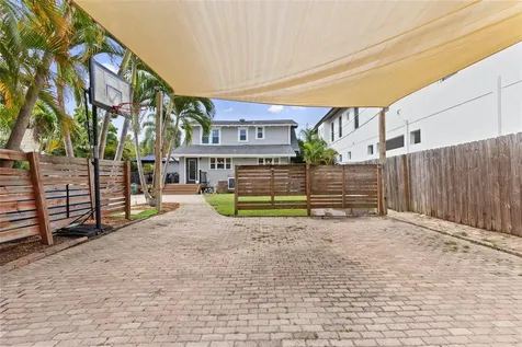 215 9th Avenue NE St Petersburg FL 33701