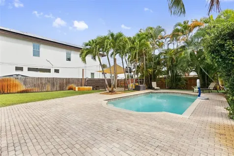 215 9th Avenue NE St Petersburg FL 33701