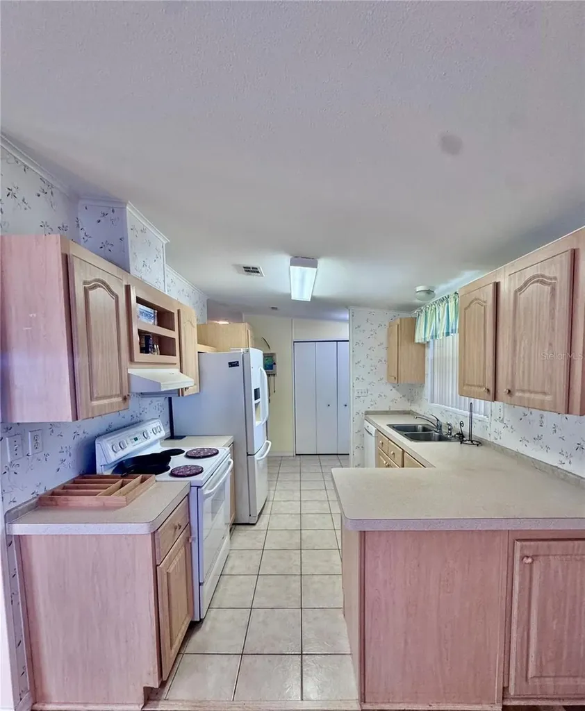 4385 Maple Avenue Edgewater FL 32141