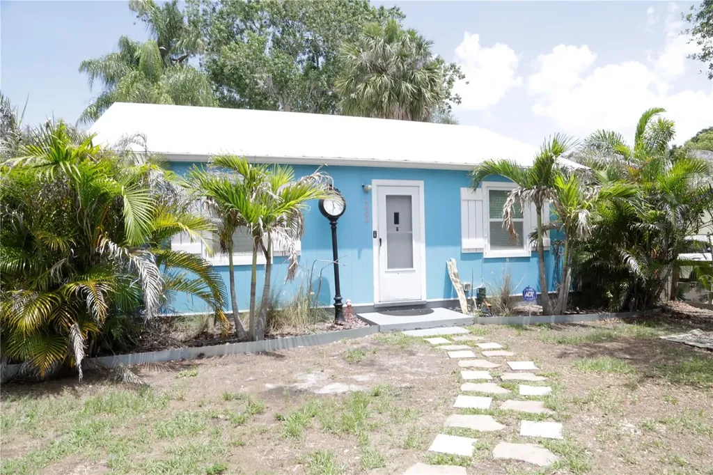 1999 N Betty Lane Clearwater FL 33755
