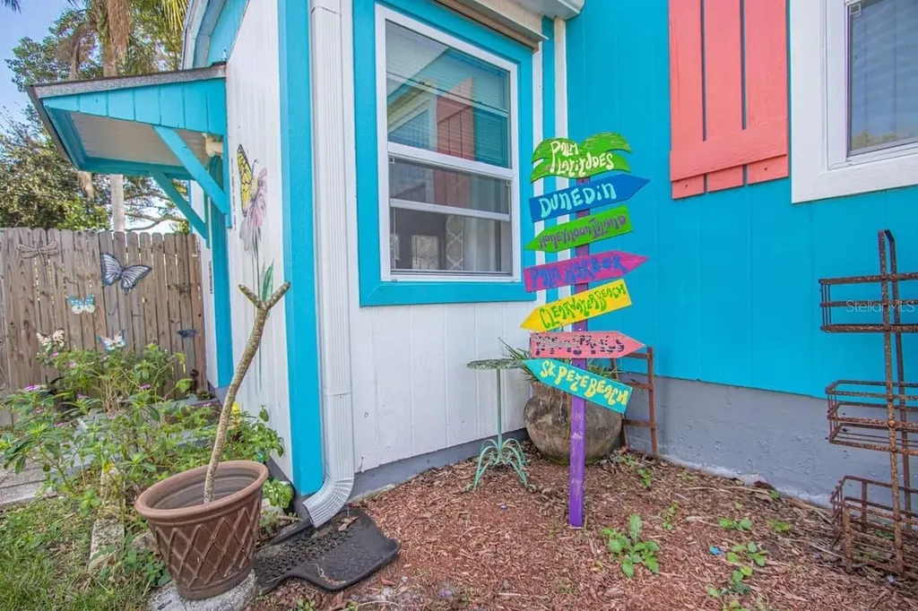 1999 N Betty Lane Clearwater FL 33755
