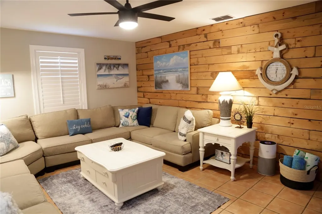 1999 N Betty Lane Clearwater FL 33755