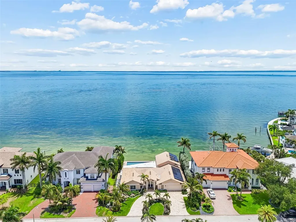 2038 Carolina Avenue NE St Petersburg FL 33703