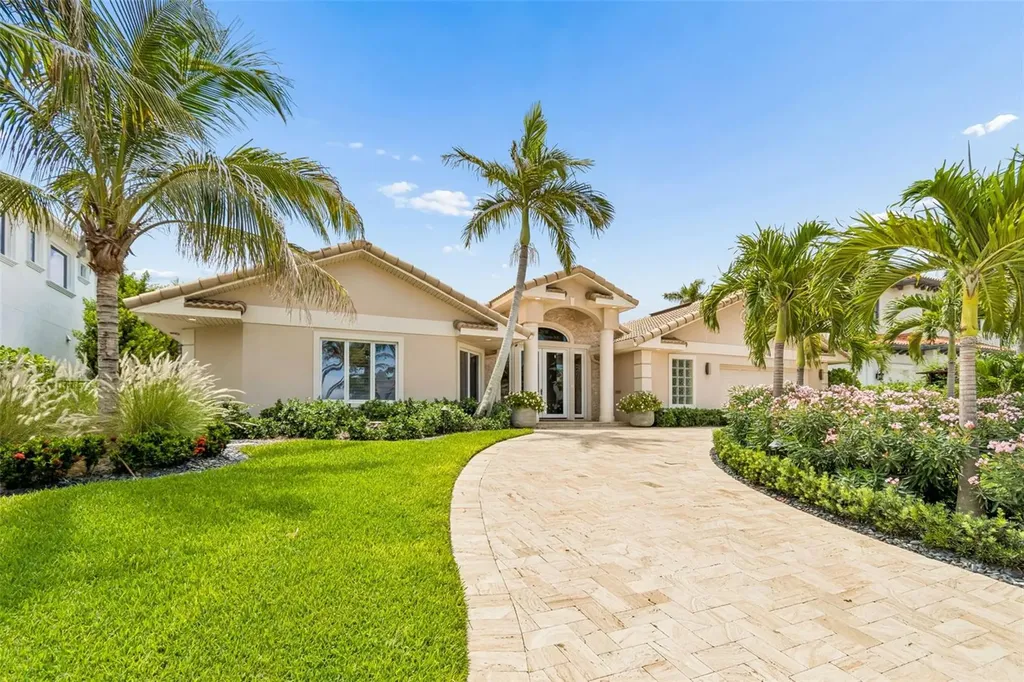 2038 Carolina Avenue NE St Petersburg FL 33703