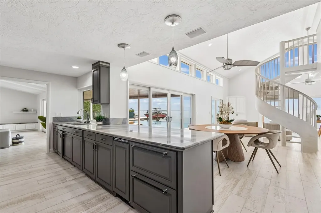2038 Carolina Avenue NE St Petersburg FL 33703
