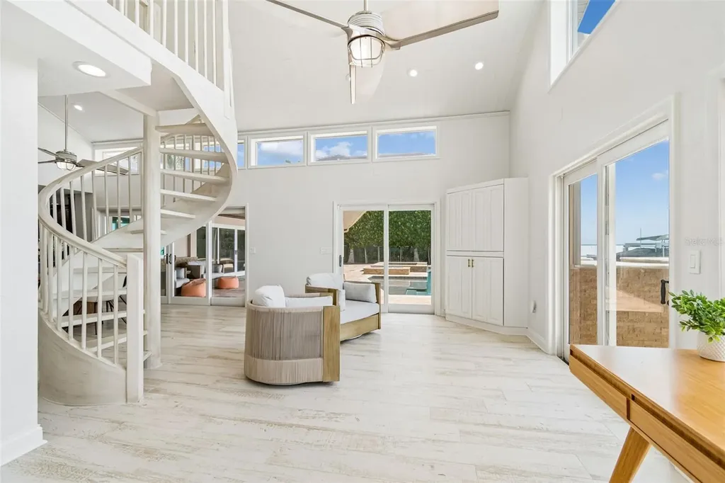 2038 Carolina Avenue NE St Petersburg FL 33703