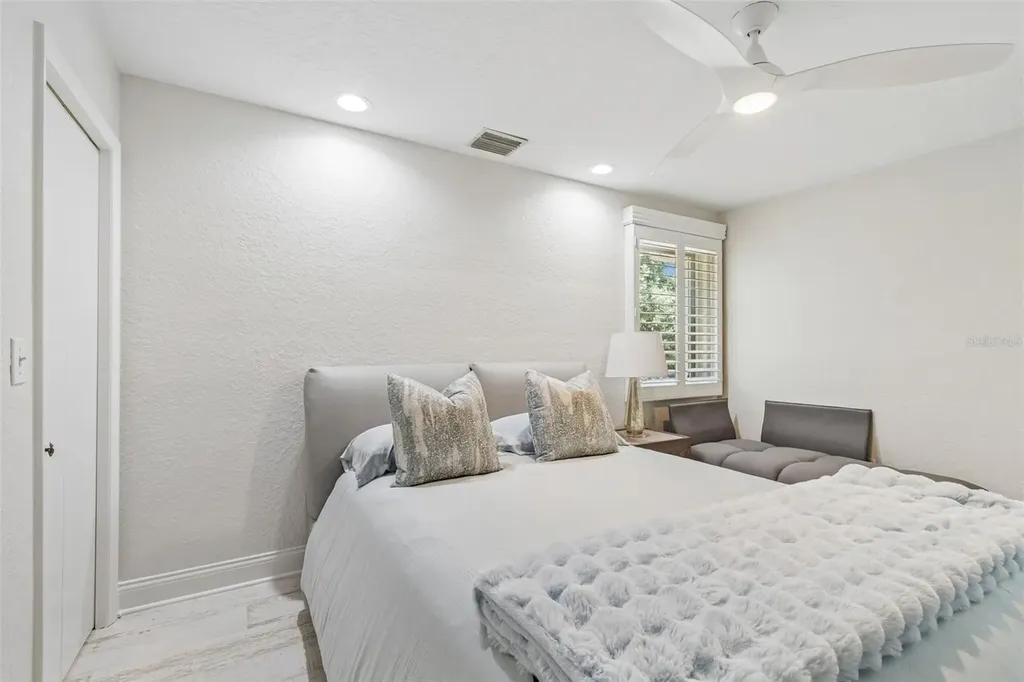 2038 Carolina Avenue NE St Petersburg FL 33703