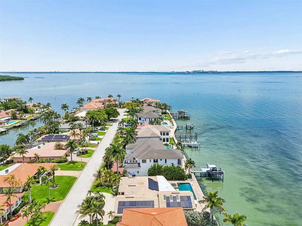 2038 Carolina Avenue NE St Petersburg FL 33703