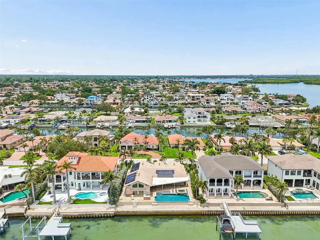 2038 Carolina Avenue NE St Petersburg FL 33703