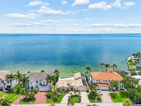 2038 Carolina Avenue NE St Petersburg FL 33703