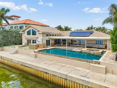 2038 Carolina Avenue NE St Petersburg FL 33703