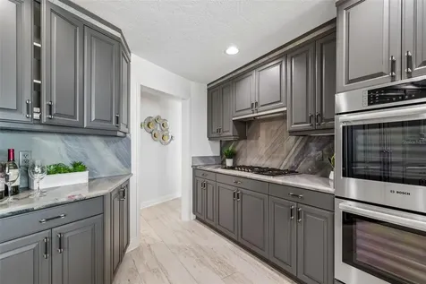 2038 Carolina Avenue NE St Petersburg FL 33703
