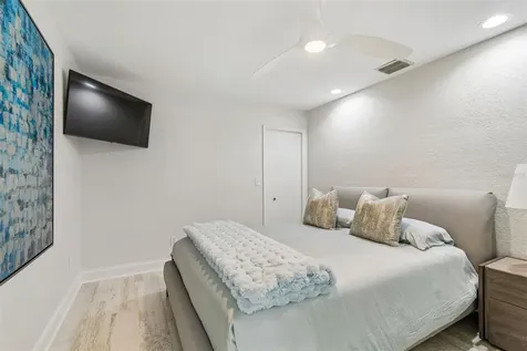 2038 Carolina Avenue NE St Petersburg FL 33703